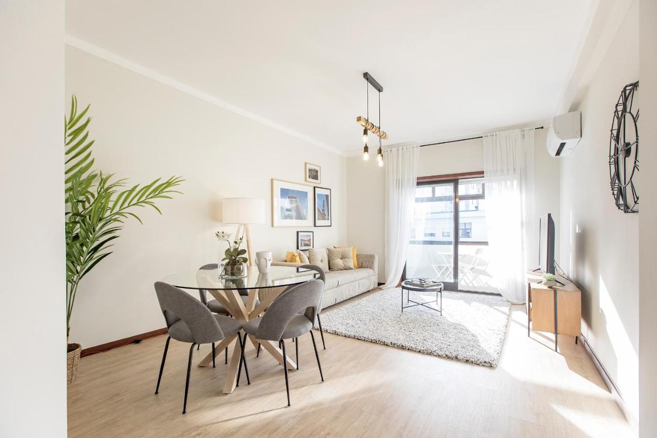 2Br Flat In Bonfim W/ Ac & Balcony By Lovelystay OOporto Extérieur photo